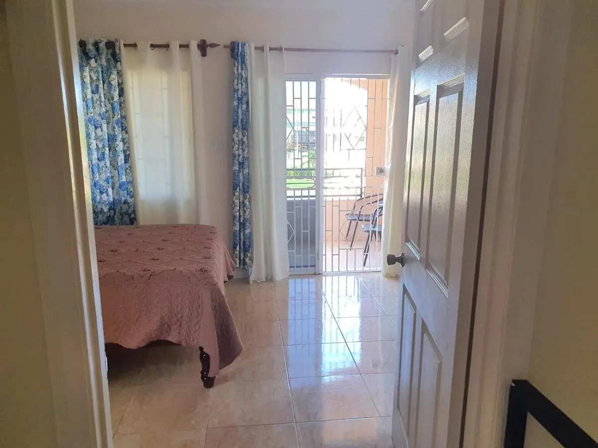 Апартаменты Lovely Ensuite Getaway With Pool Очо-Риос Ямайка