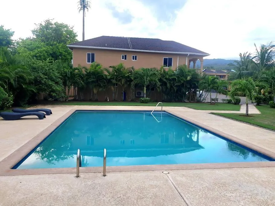 Lovely Ensuite Getaway With Pool Ocho Ríos Jamaica